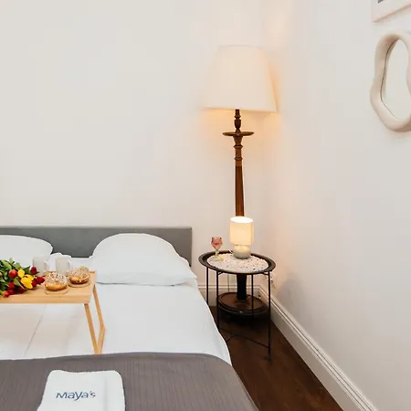Maya's Flats 31 - Double Bedroom In Old Town Apartment