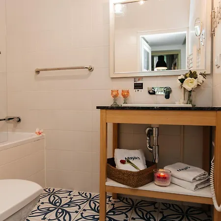 Maya's Flats 31 - Double Bedroom In Old Town Apartment