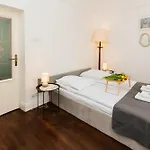 Maya's 31 - Double Bedroom Old Town *