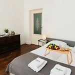 Maya's 31 - Double Bedroom Old Town Apartman *