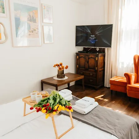 Apartamento Maya's Flats 31 - Double Bedroom In Old Town *