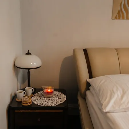 Apartamento Maya's Flats 31 - Double Bedroom In Old Town *