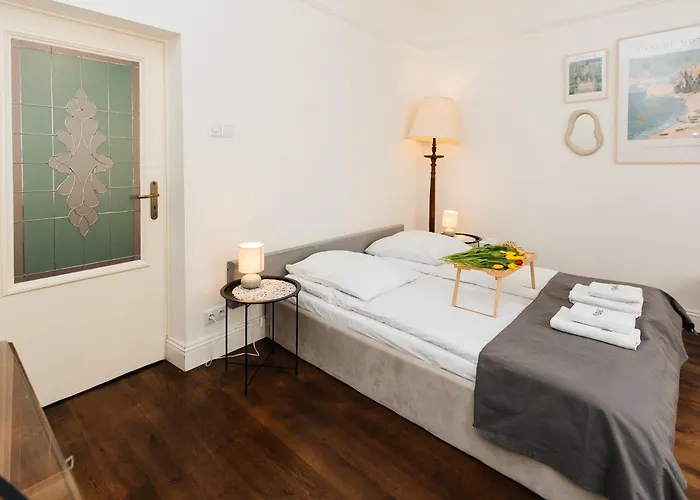 Maya's Flats & 31 - Z Dwiema Sy *