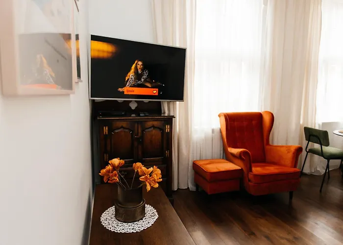 Maya's Flats & 31 - Z Dwiema Sy *