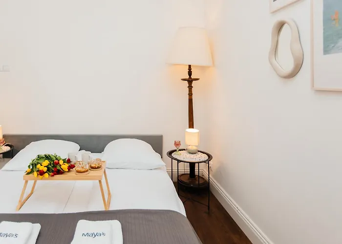 Maya's Flats & 31 - Z Dwiema Sy Apartamento