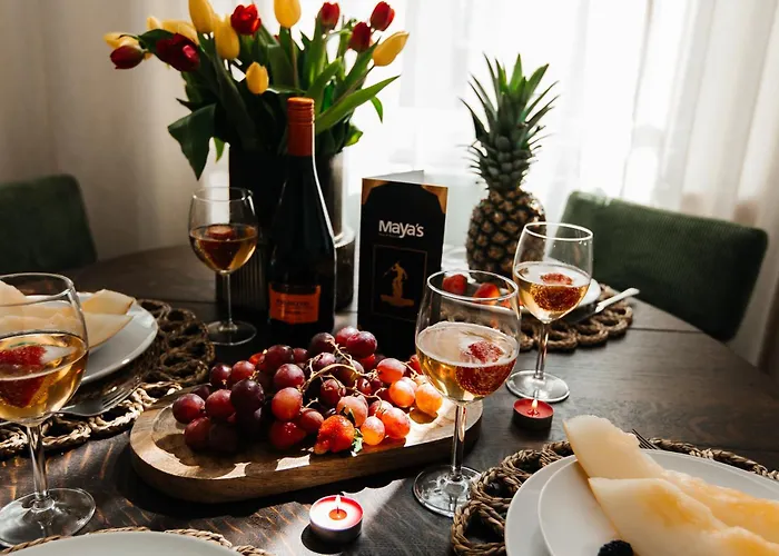 Maya's Flats & 31 - Z Dwiema Sy