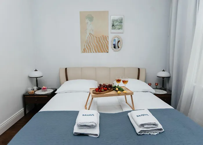 Maya's Flats & 31 - Z Dwiema Sy Apartamento