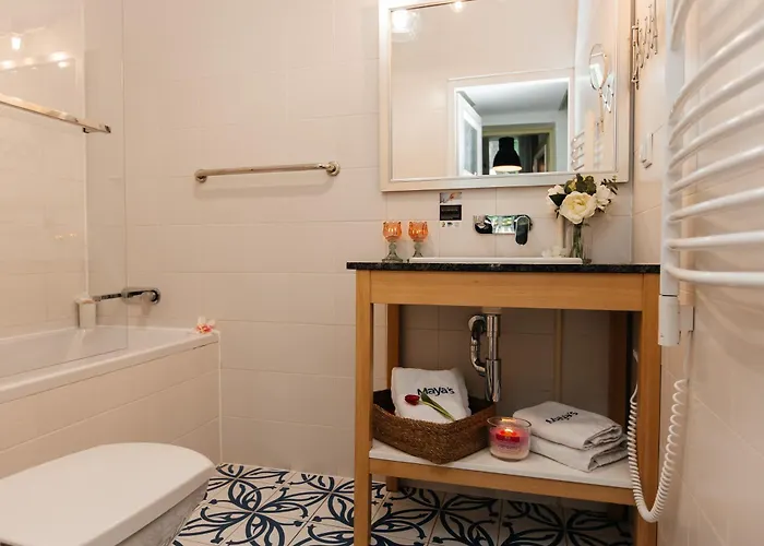 Maya's Flats & 31 - Z Dwiema Sy Apartamento